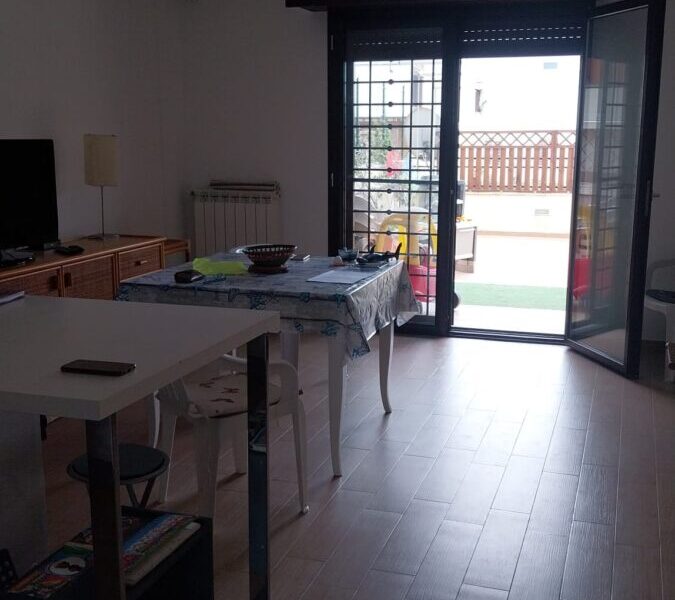 UNICA OPPORTUNITÀ A SANTA MARINELLA Delizioso appartamento adiacente mare