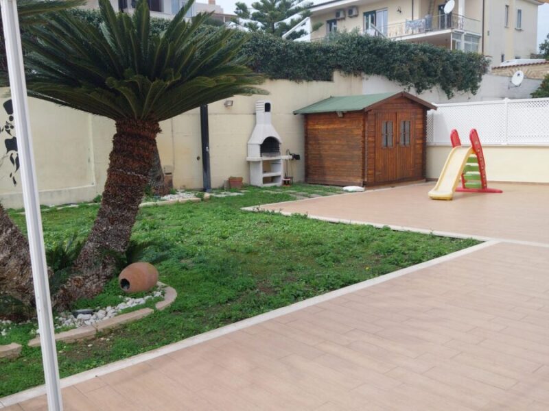 UNICA OPPORTUNITÀ A SANTA MARINELLA Delizioso appartamento adiacente mare