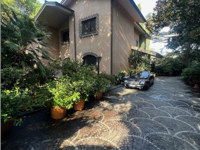 Prestigiosa villa nuda proprietà