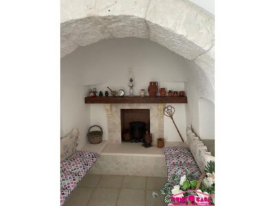 Villa con Trullo saraceno