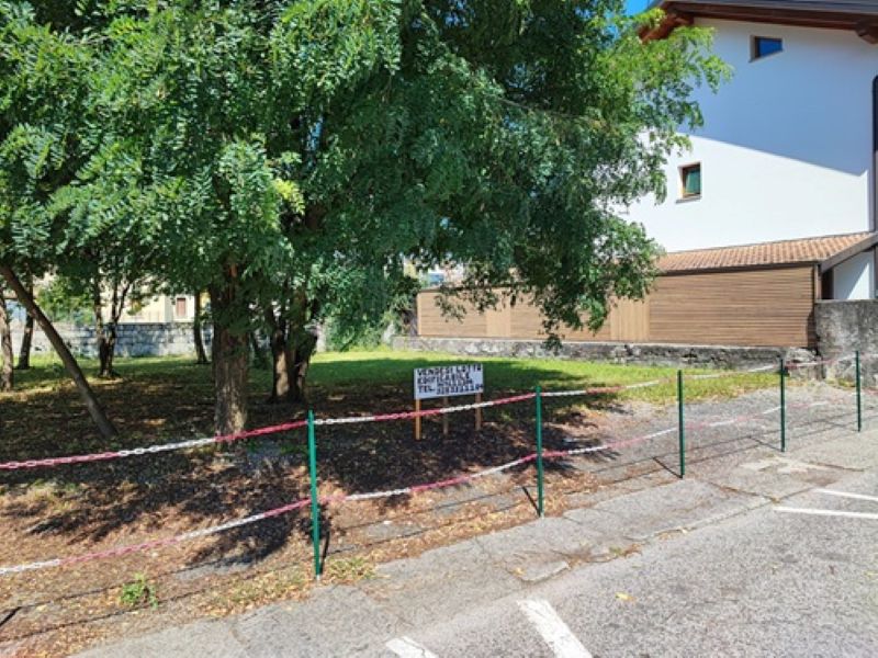 TOLMEZZO (UD) Terreno edificabile residenziale mq. 690