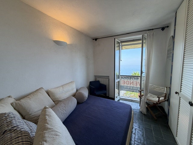 LOANO CENTRO VENDESI TRILOCALE FRONTE MARE