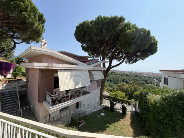 BORGHETTO SANTO SPIRITO VENDESI VILLA BIFAMILIARE CON VISTA MARE