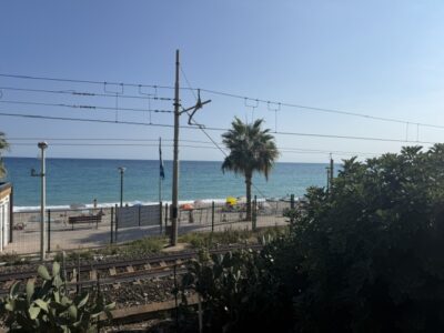 PIETRA LIGURE VENDESI BILOCALE FRONTE MARE