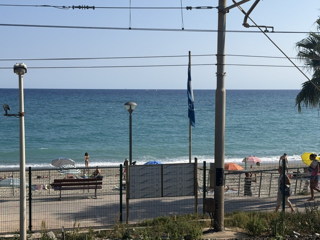 PIETRA LIGURE VENDESI BILOCALE FRONTE MARE