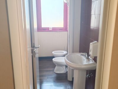 POMEZIA (RM) Via dei Castelli Romani Palazzina soli uffici e negozi. Vendesi Uffici varie metrature minimo mq. 200