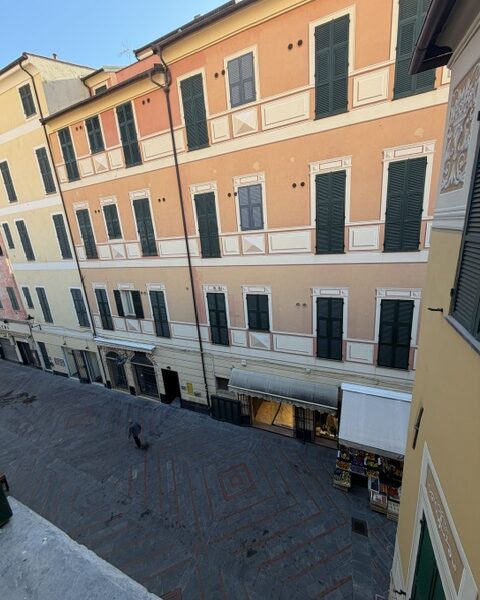 LOANO CENTRO VENDESI TRILOCALE