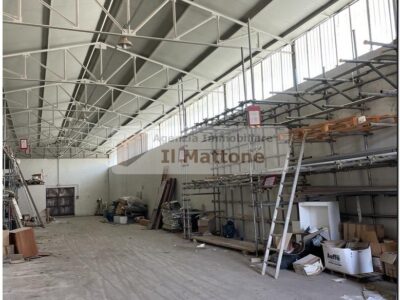 Cappanoni e uffici con ampio piazzale
