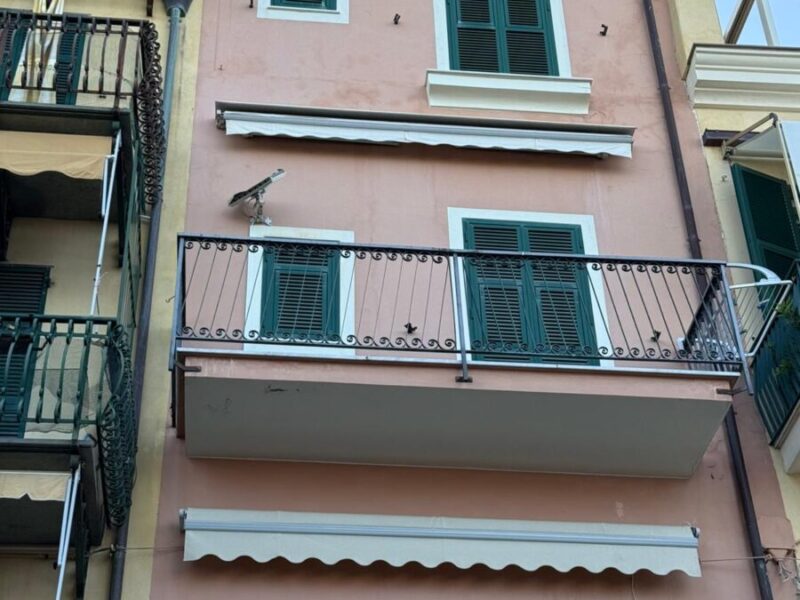 LOANO CENTRO VENDESI TRILOCALE FRONTE MARE